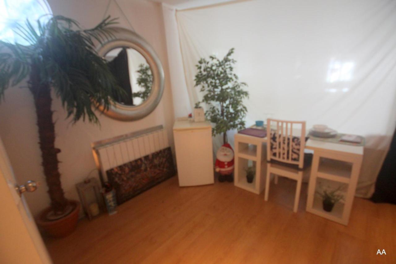 Little Peaceful Retreat Room With Bath, Heating, Terrace, Free Wifi Fridge Easy Parking Marbella Eksteriør billede