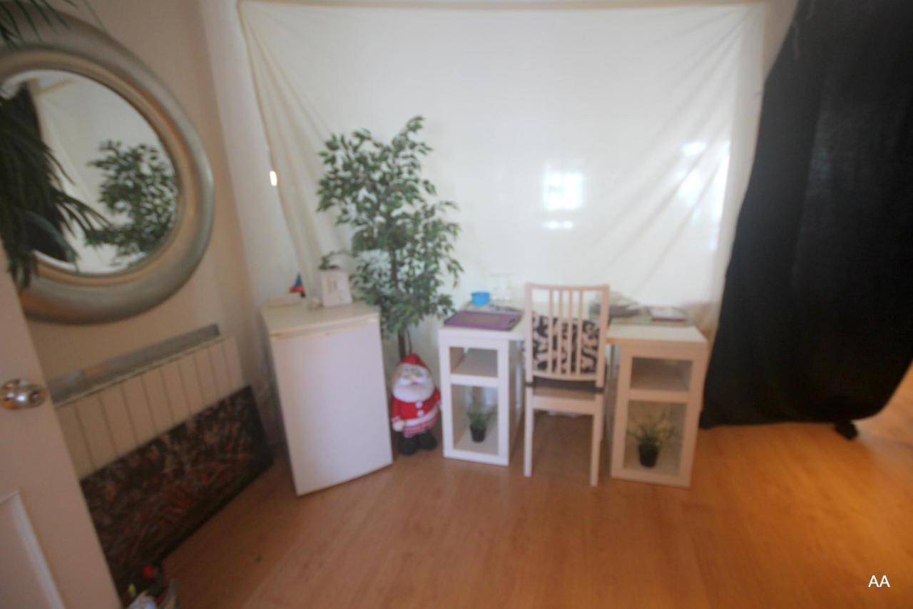 Little Peaceful Retreat Room With Bath, Heating, Terrace, Free Wifi Fridge Easy Parking Marbella Eksteriør billede